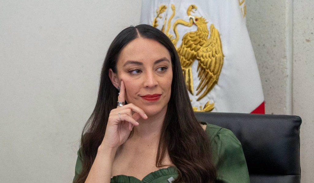Ahora es Julieta quien da despensas por apoyo
